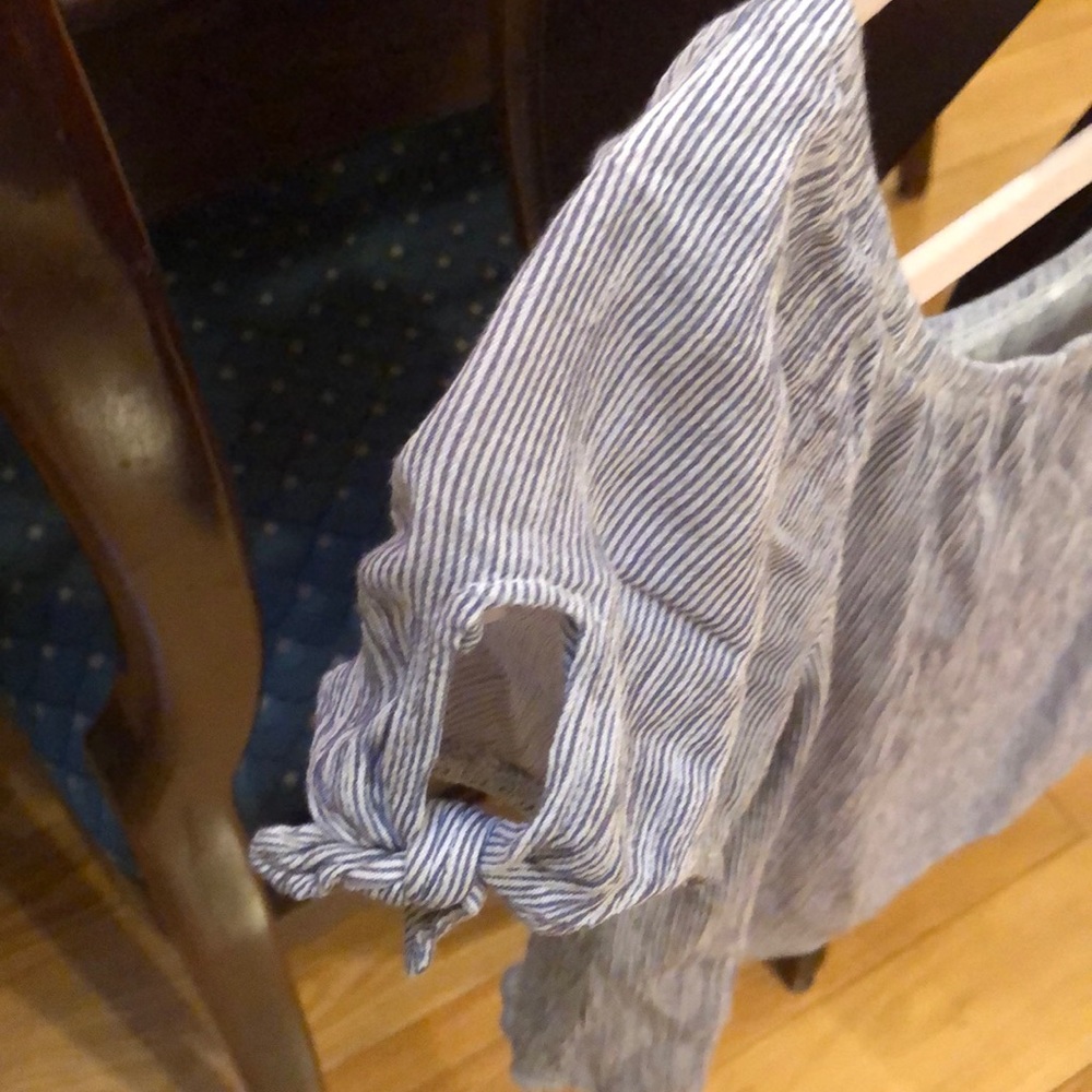 Cute blouse - Picture 2 of 2